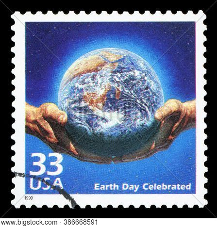 United States - Circa 1999: A Postage Stamp Printed In United States Showing An Image Of Planet Eart