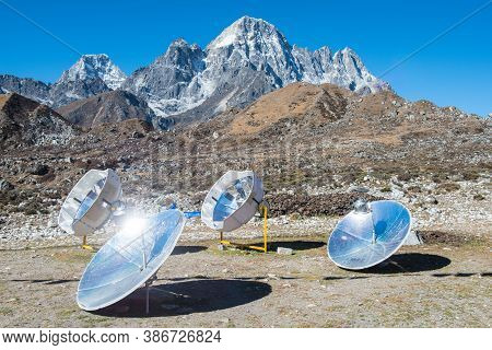 Group Of Solar Cooker Uses The Energy Of The Sun To Cook, Reducing Deforestation In Remote Areas Of 