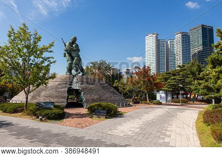 Seoul, South Korea - October 19th 2017: The 'statue Of Brothers' At The War Memorial Of Korea Museum