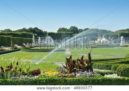 Boxwood dekorationer og blomster i Herrenhausen haver, Hannover, Tyskland