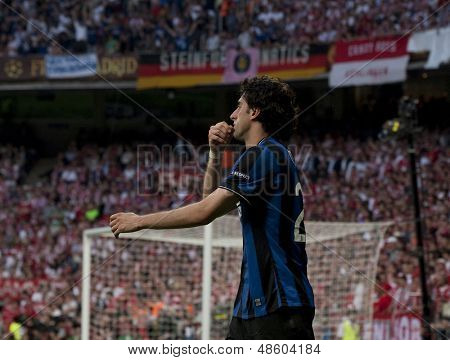 MADRID, SPANIEN. 22/05/2010. Milanos fremad Diego Milito efter scoring under Champions League f
