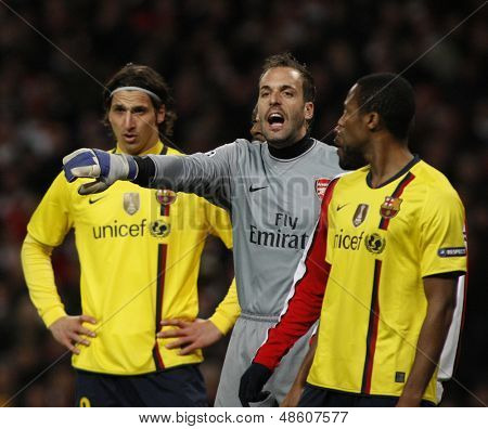 ลอนดอน ประเทศอังกฤษ 31/03/2010 อาร์เซนอลผู้รักษาประตู Manuel Almunia ในการดำเนินการระหว่างแชมป์ยูฟ่า