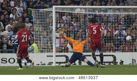 MADRID, SPANIEN. 22/05/2010. Milanos fremad Diego Milito scorer 2 mål under Champions Le