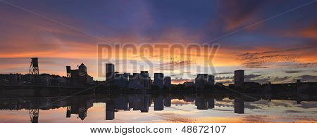 Oregon Portland Downtown Waterfront Skyline Panorama al atardecer