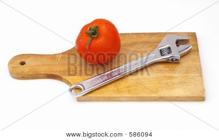 Tomaten und Schraubenschlüssel