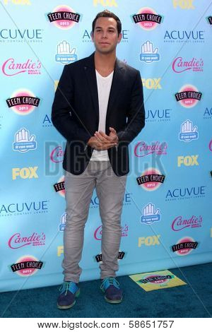 Skylar Astin at the 2013 Teen Choice Awards Arrivals, Gibson Amphitheatre, Universal City, CA 08-11-13