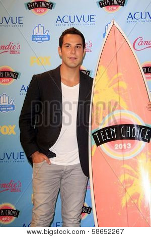 Skylar Astin at the 2013 Teen Choice Awards Press Room, Gibson Amphitheatre, Universal City, CA 08-11-13