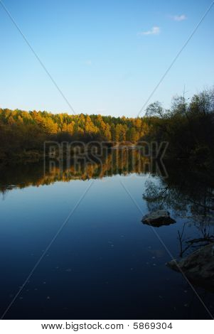 Fiume di autunno