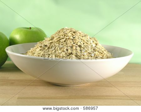 Płatki owsiane w misce