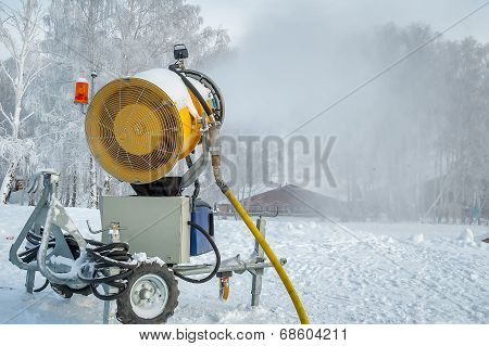 Snowgun makes snow