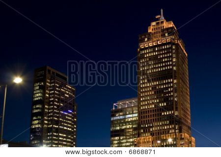 Rembrandt Tower di notte