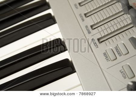 Gros plan de synthétiseur