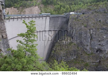 vajont dam italy