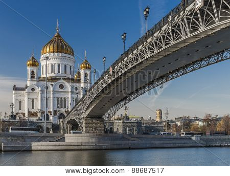 Patriarchal bridge at the Cathedral of Christ the Savior.