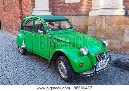 Old Citroen 2Cv