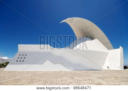 Auditorio de Tenerife - futuristic and inspired in organic shapes building