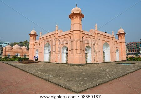 People explore mausoleum of Bibipari in Lalbagh fort in Dhaka, Bangladesh.