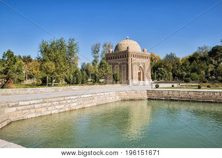 Samanid mausoleum in Bukhara Uzbekistan on shore of pond