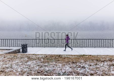 Washington Dc, Usa - January 7, 2017: Winter Snow Storm With Woman Jogging On Sidewalk By Potomac Ri