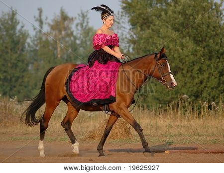 Reitervorführung in Fancy Dress baroness