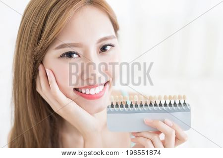 woman with tooth color palette at home