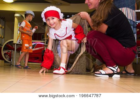 Alchevsk, Ukraine - July 23, 2017: School Cook For Children. Active Games With Children In The Form