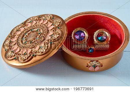 Small Round Box With Luxury Stud Cufflink