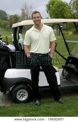 TARZANA, CA - 18. dubna: Eric Martsolf dorazí na 8 roční 