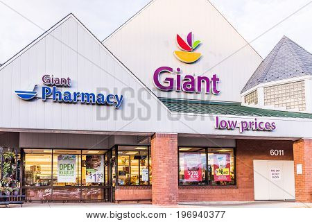 Burke, Usa - April 16, 2017: Giant Food Store Sign And Logo With Building Exterior Facade