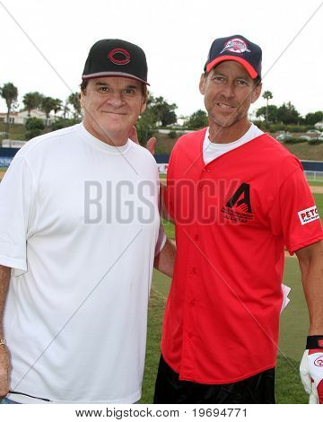 MALIBU, CA - 10 lipca: Pete Rose & James Denton w 2010 Steve Garvey lato Softball klasyczne Eddy