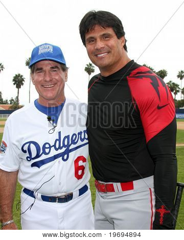 MALIBU, CA - 10 lipca: Steve Garvey & Jose Conseco w 2010 Classic lato Softball Steve Garvey E