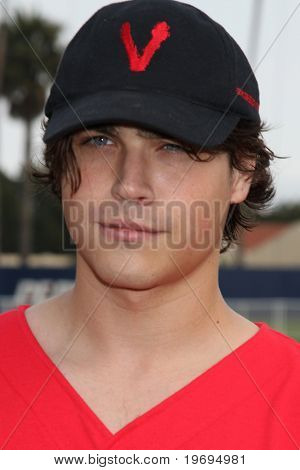 MALIBU, CA - 10 lipca: Logan Huffman w 2010 Steve Garvey lato Softball klasyczne Eddy D pola, P