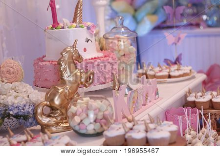 unicornios eriwere una fiesta muy rosa :3