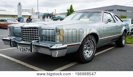 BERLIN - MAY 10 2015: Personal luxury car Ford Thunderbird (seventh generation). 28th Berlin-Brandenburg Oldtimer Day