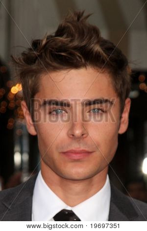 LOS ANGELES - 20 jul: มา Zac Efron ถึงที่โกร 