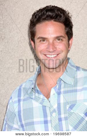 ลอสแองเจลิส - 24 jul: Brandon Barash ที่ Lunchen แฟนคลับของโรงพยาบาลทั่วไป 2010 ที่ร้อน Airtel
