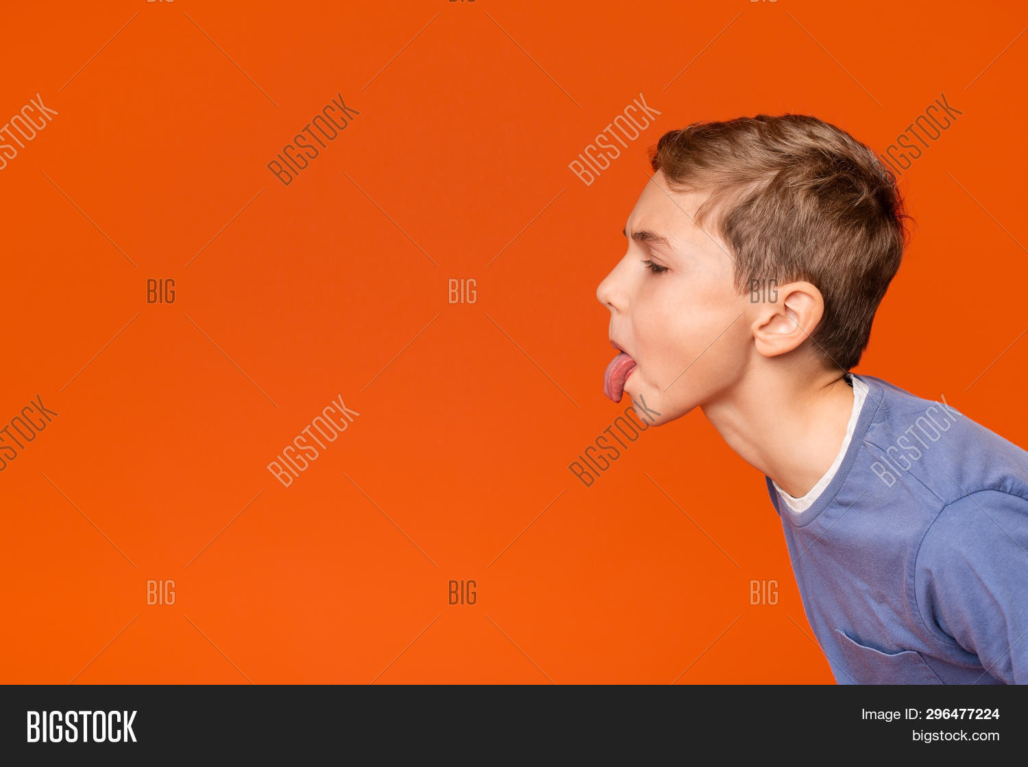 Boy tease. Ear pulling. Мальчишка дразнится языком. Мальчишка дразнится языком. Бойлавер голубая орхидея.