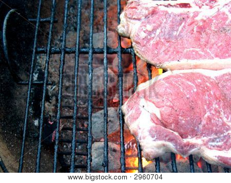 Grilling T-Bones สอง