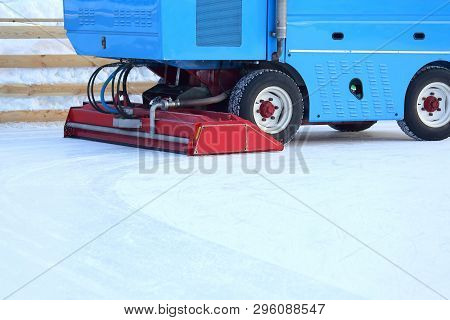 Special Machine Ice Harvester Cleans The Ice Rink