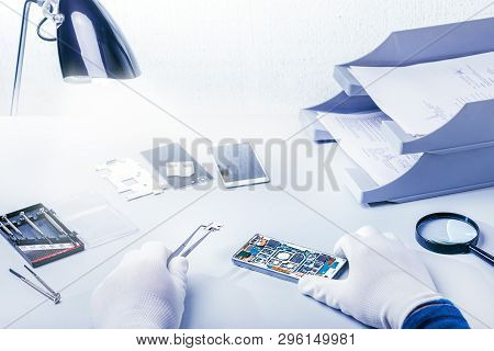 Repair Smartphone, Service Center, Technician, Mobile Phone, Appliances, Electronics, Tools.