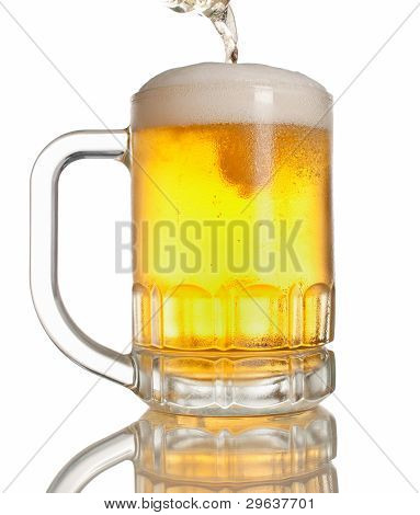 beer pouring on mug