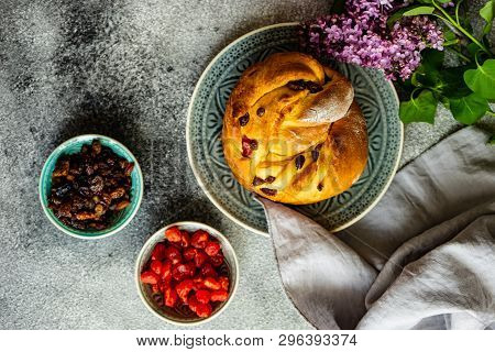 Easter Cake Craffin