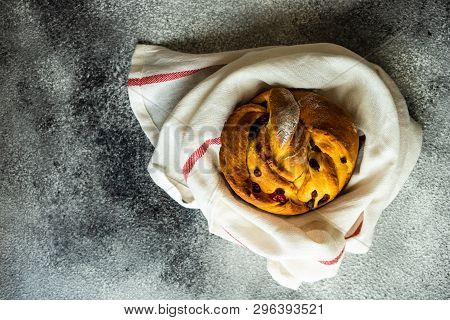 Easter Cake Craffin