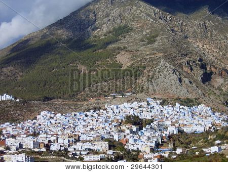 Rif Dağları dibinde küçük mavi şehir büyüleyici Fas Chefchaouen-