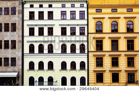 Oude kleurrijke buildiugs in Praag, Tsjechië