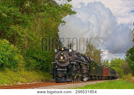 Brecksville, Oh - September 29, 2018: The Vintage Nickel Plate 765 Steam Locomotive Pulls An Excursi