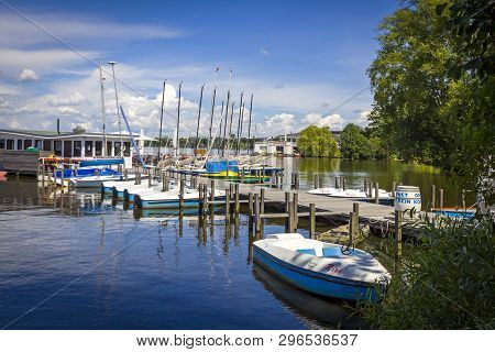 Hamburg, Germany - June 26, 2014: Waterfront Of Aussenalster Lake In Hamburg City. Lake And Shores A