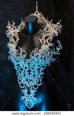 Piece made with 3d printer, is composed of white flowers that form a corset, handmade, fantasy design Baroque style