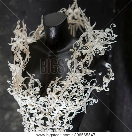 Renaissance, Piece made with 3d printer, is composed of white flowers that form a corset, handmade, fantasy design Baroque style