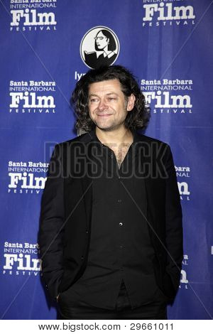 SANTA BARBARA - 3 lutego: Andy Serkis przybywa Awards 2012 rocka wirtuozów w Arlington Theater 